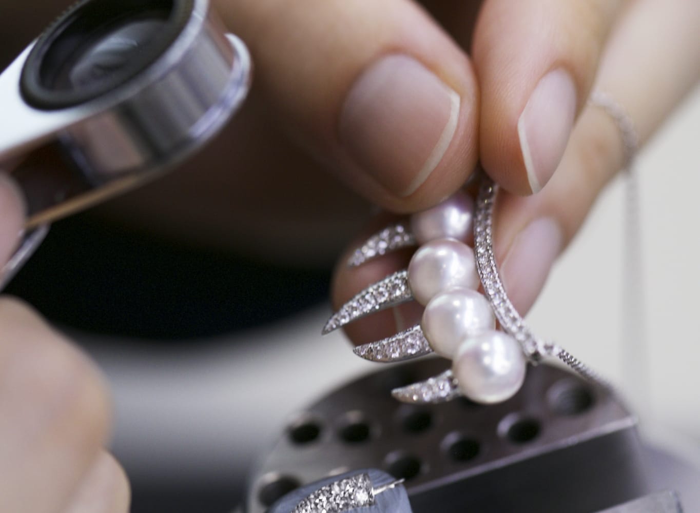 The Art of Crafting Custom Jewelry: A Journey of Personalization