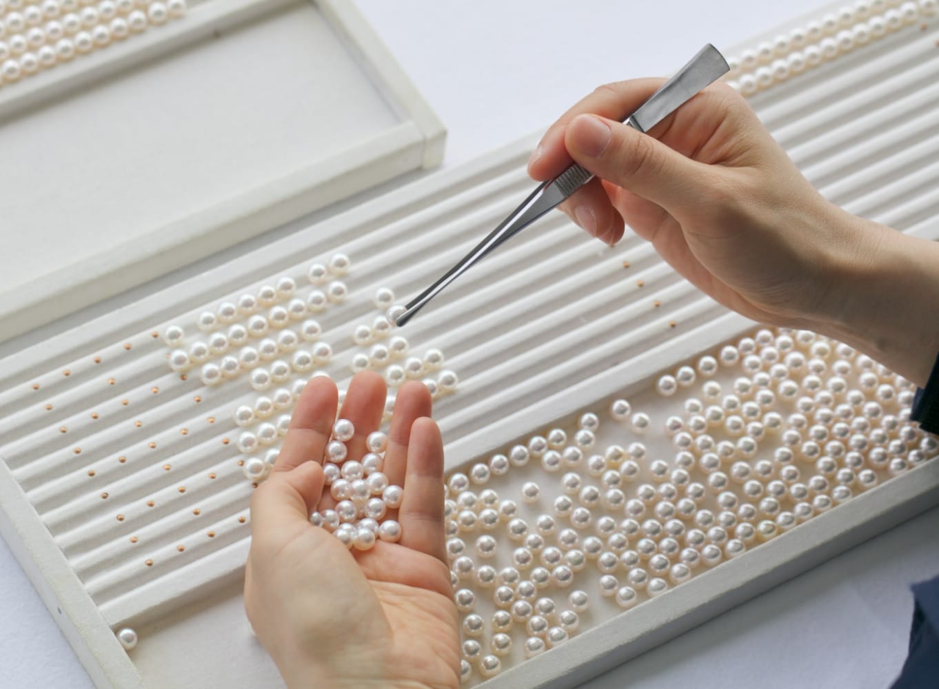 The Art of Crafting Exquisite Pearl Jewelry: Behind the Scenes at Lulla Jewellery